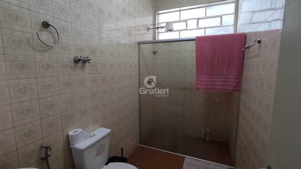 Casa ampla à venda no quitandinha