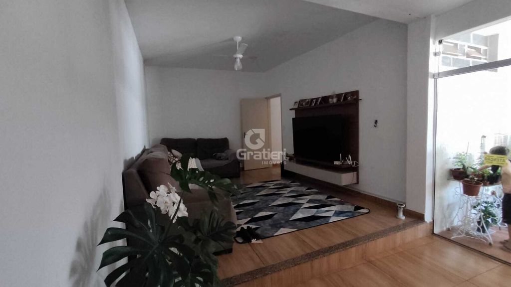 Casa ampla à venda no quitandinha