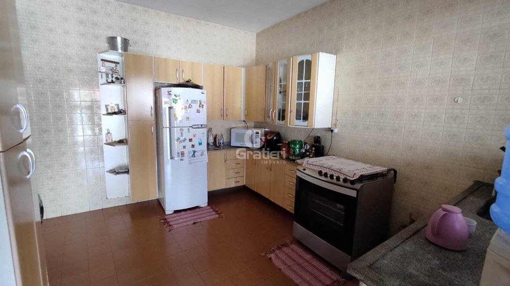 Casa ampla à venda no quitandinha