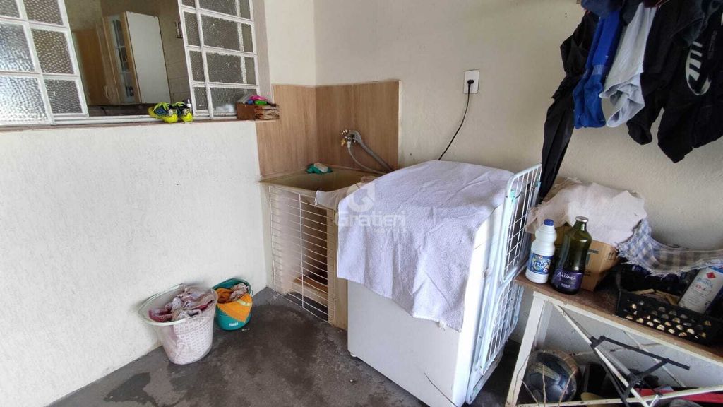 Casa ampla à venda no quitandinha