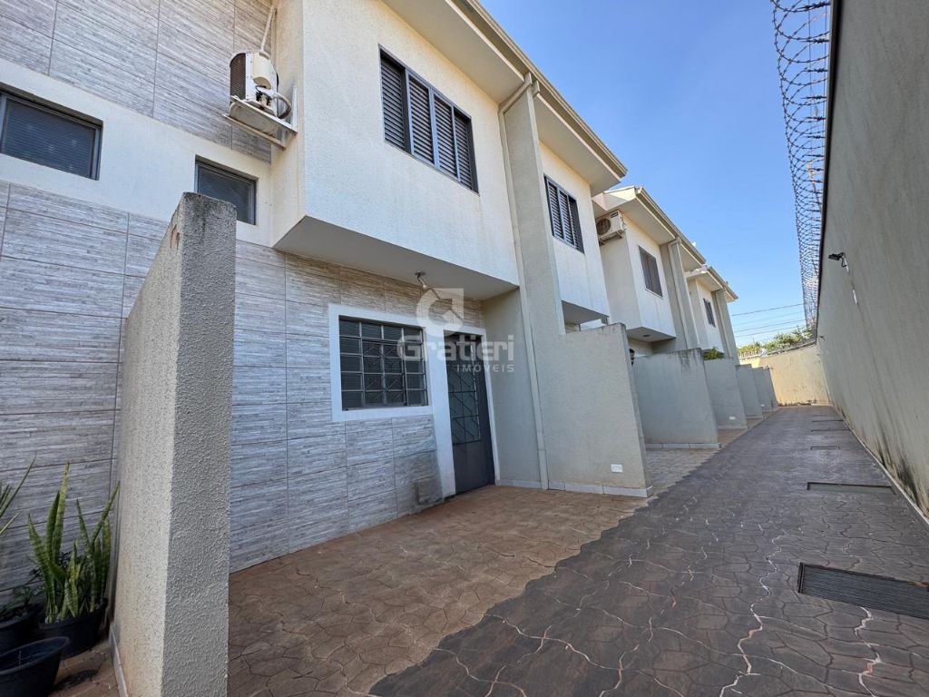 Sobrado à venda no residencial portal da colina – jardim mar
