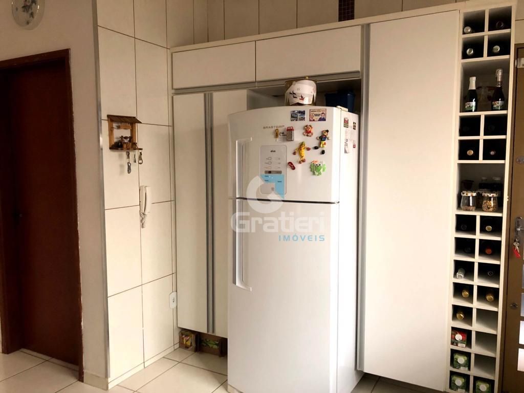 Casa c/ piscina no jd. Aclimação