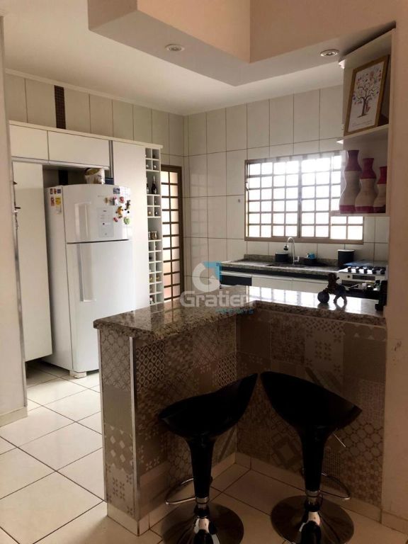Casa c/ piscina no jd. Aclimação