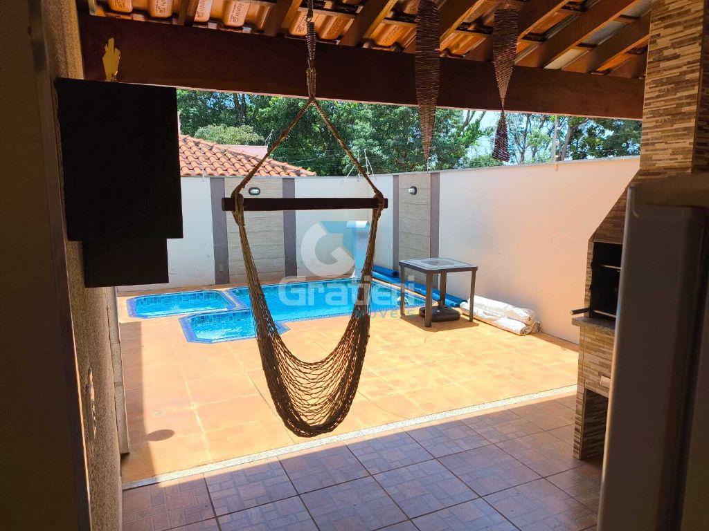 Casa c/ piscina no jd. Aclimação