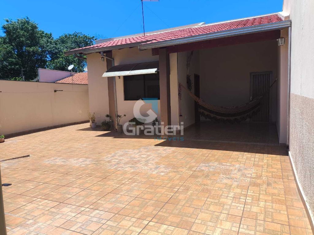 Casa c/ piscina no jd. Aclimação