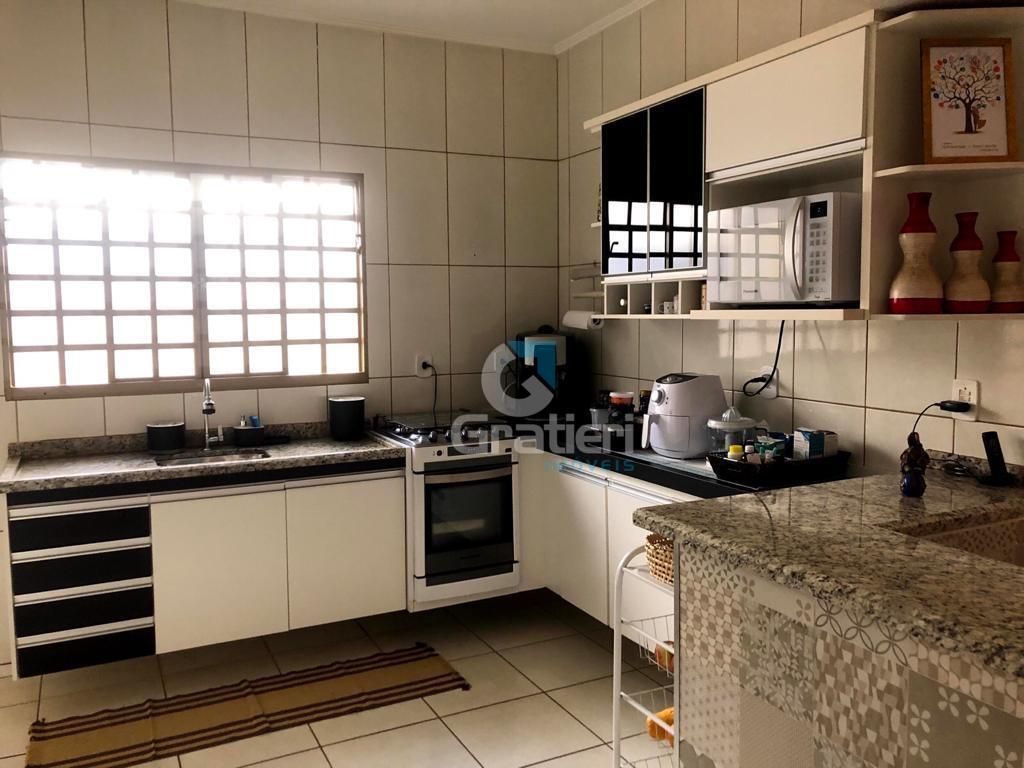 Casa c/ piscina no jd. Aclimação