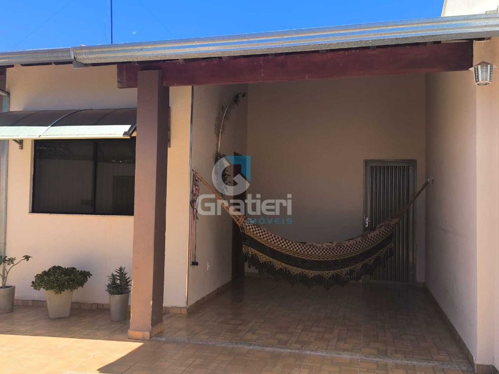 Casa c/ piscina no jd. Aclimação