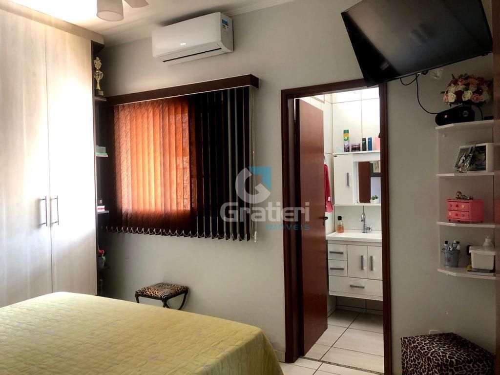 Casa c/ piscina no jd. Aclimação