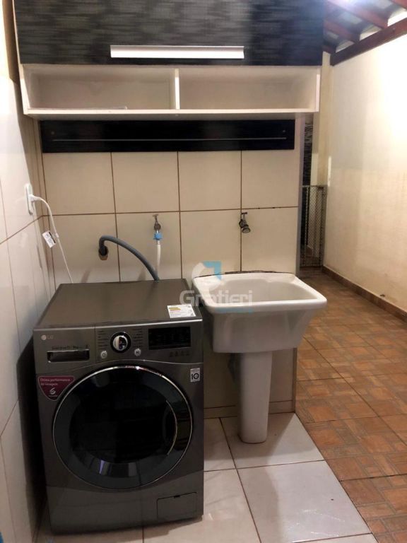 Casa c/ piscina no jd. Aclimação