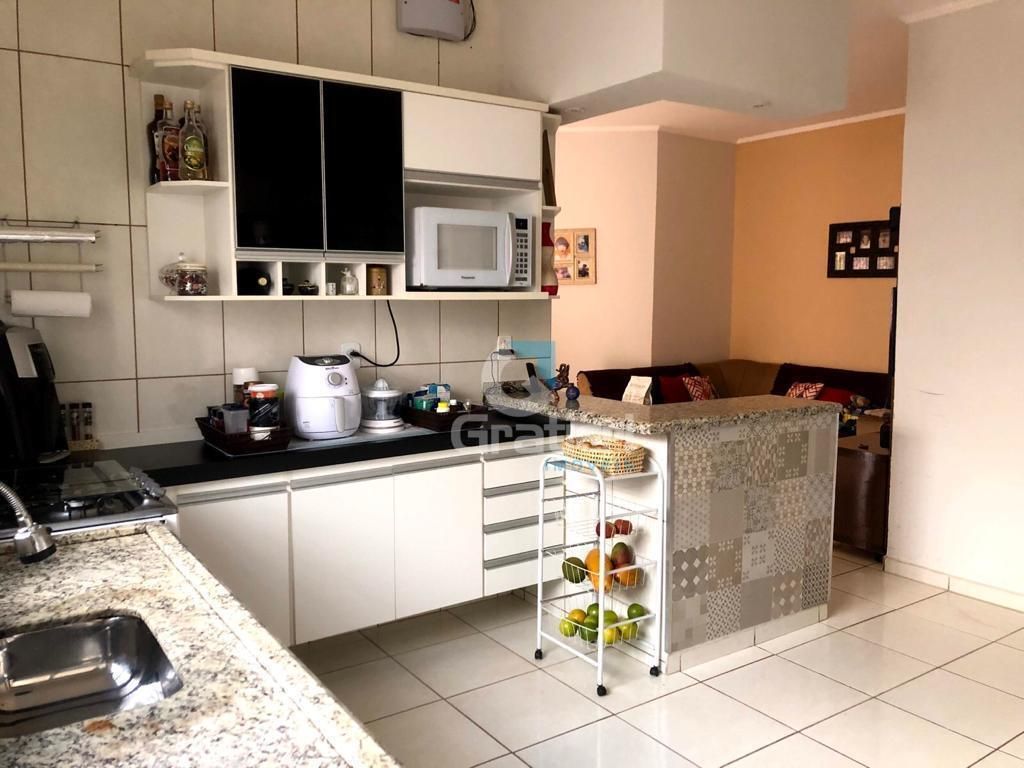 Casa c/ piscina no jd. Aclimação