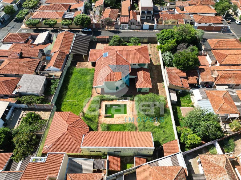 Sobrado gigante com piscina, quiosque, sauna e 15 vagas na v