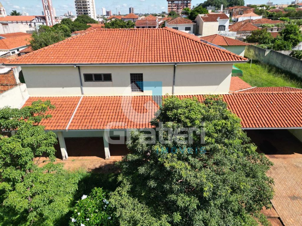 Sobrado gigante com piscina, quiosque, sauna e 15 vagas na v