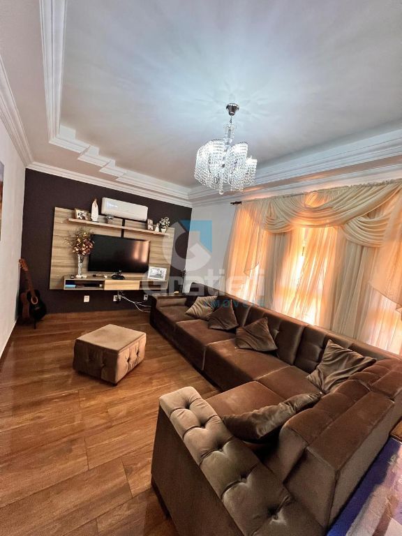 Casa impecável à venda no jardim ometto – américo brasiliens
