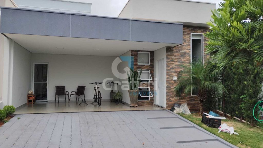 Casa térrea em condomínio fechado no parque atlanta
