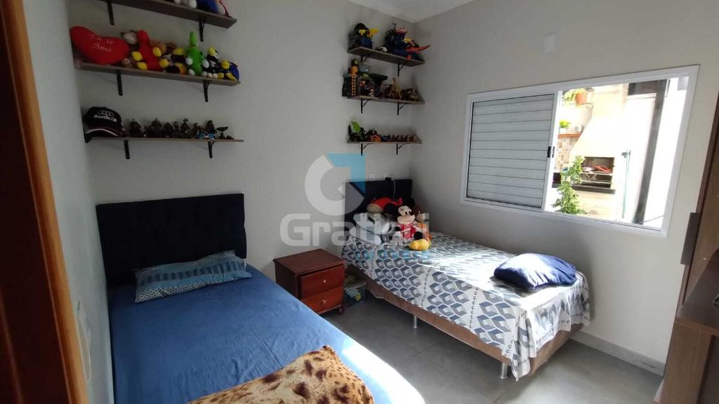 Casa térrea em condomínio fechado no Parque Atlanta