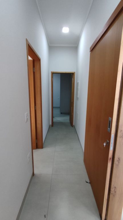 Casa recém construída condomínio volpi