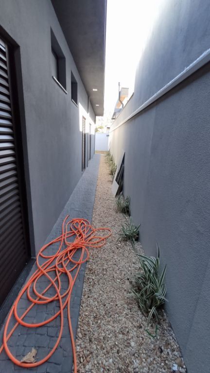 Casa recém construída condomínio volpi
