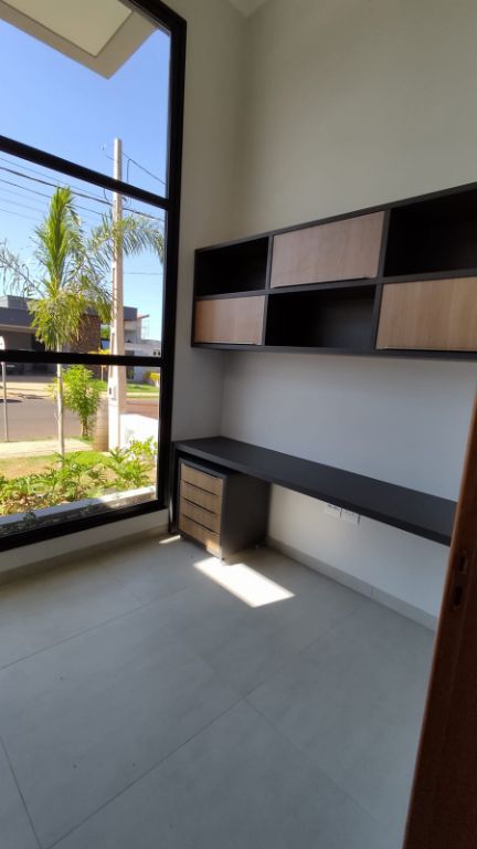 Casa recém construída condomínio volpi