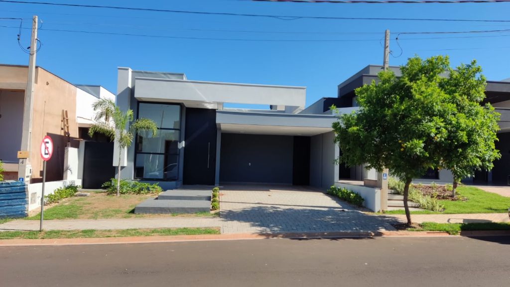 Casa recém construída condomínio volpi