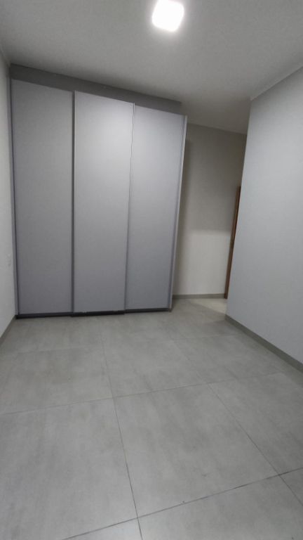 Casa recém construída condomínio volpi