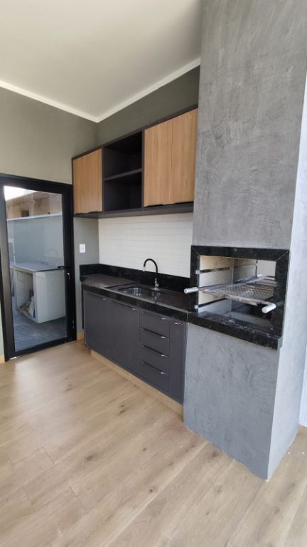 Casa recém construída condomínio volpi
