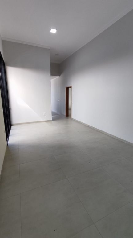 Casa recém construída condomínio volpi