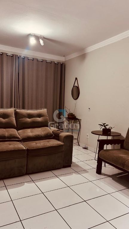 Casa 3 quartos e piscina no sta. Júlia iii