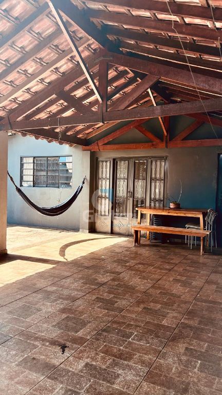 Casa 3 quartos e piscina no sta. Júlia iii
