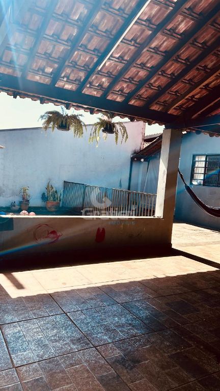 Casa 3 quartos e piscina no sta. Júlia iii