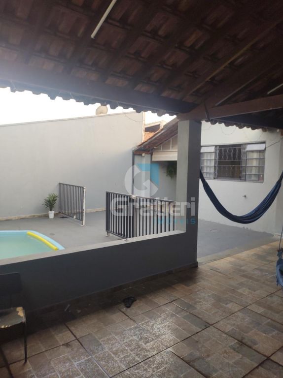 Casa 3 quartos e piscina no sta. Júlia iii