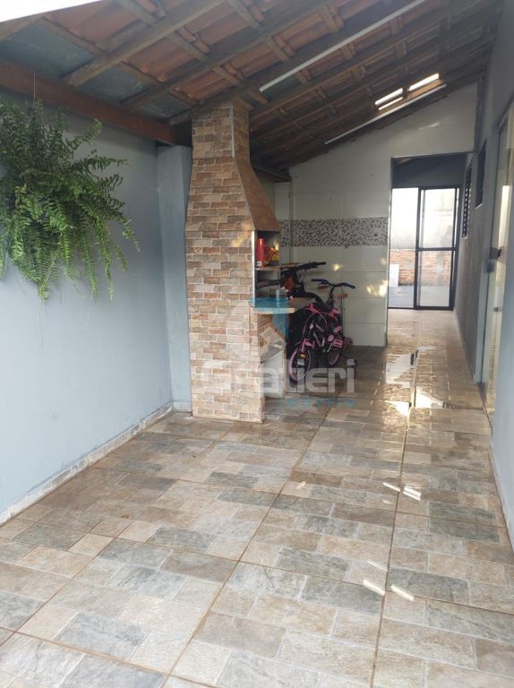 Casa 3 quartos e piscina no sta. Júlia iii