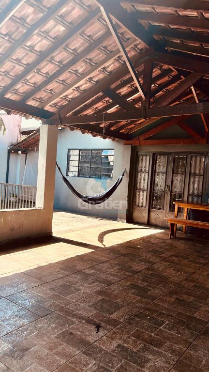 Casa 3 quartos e piscina no sta. Júlia iii
