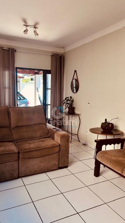 Casa 3 quartos e piscina no sta. Júlia iii
