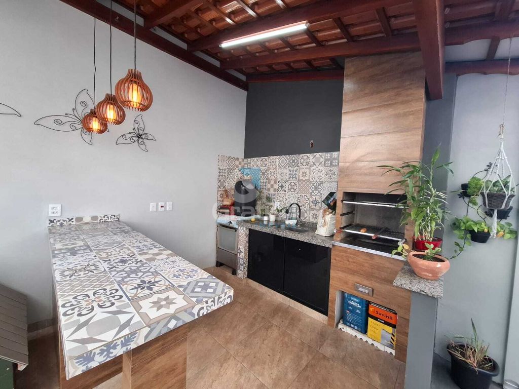Linda casa no j. Arangá