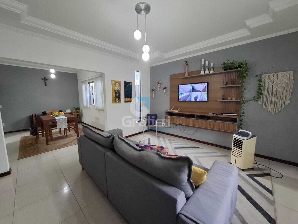 Linda casa no j. Arangá