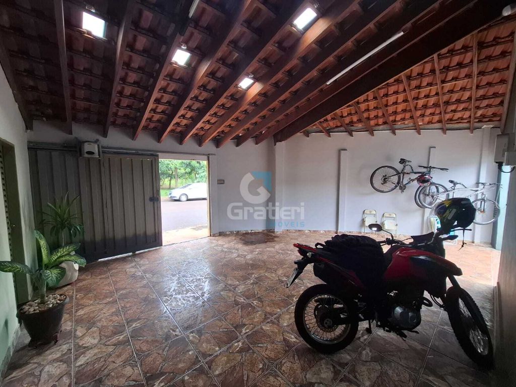 Casa de esquina no jd. Acapulco