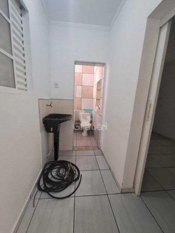Casa 2 quartos no centro