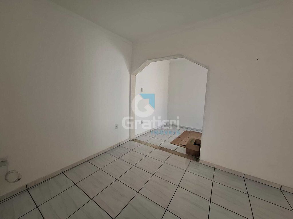 Casa 2 quartos no centro
