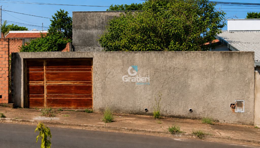 Terreno murado e com portão - jd. Universal