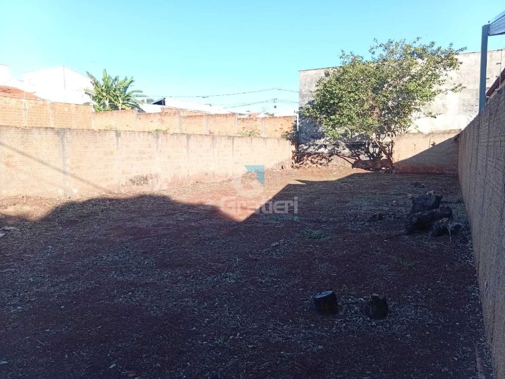 Terreno murado e com portão - jd. Universal