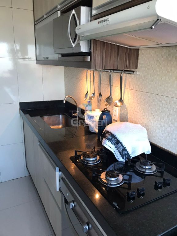 Apartamento com sacada no Resid. Nova América