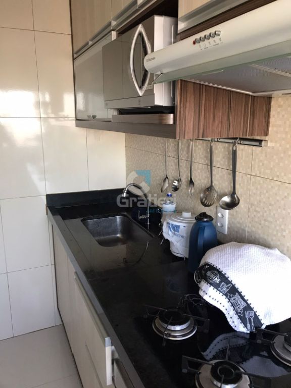 Apartamento com sacada no Resid. Nova América