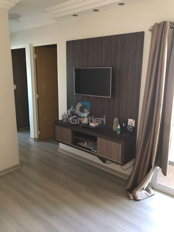 Apartamento com sacada no Resid. Nova América