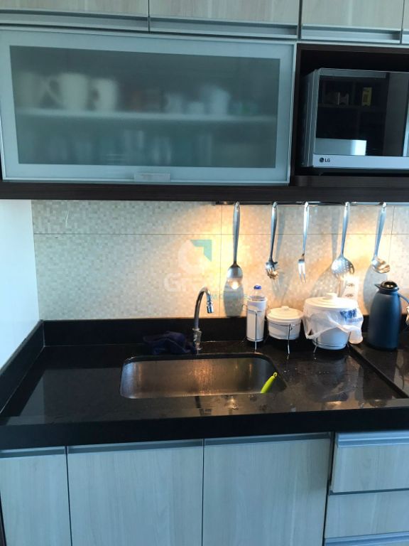 Apartamento com sacada no Resid. Nova América