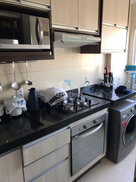 Apartamento com sacada no Resid. Nova América