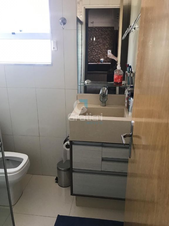 Apartamento com sacada no Resid. Nova América