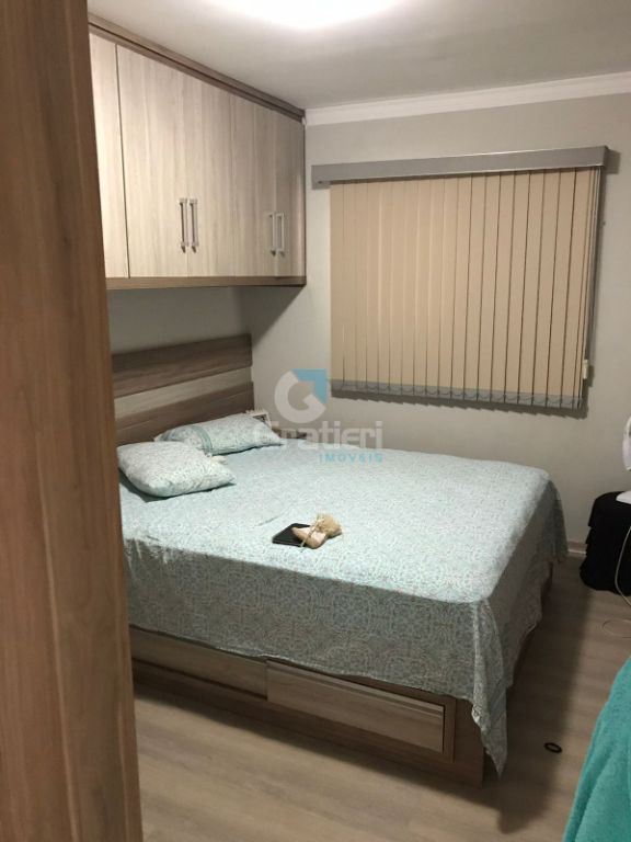 Apartamento com sacada no Resid. Nova América