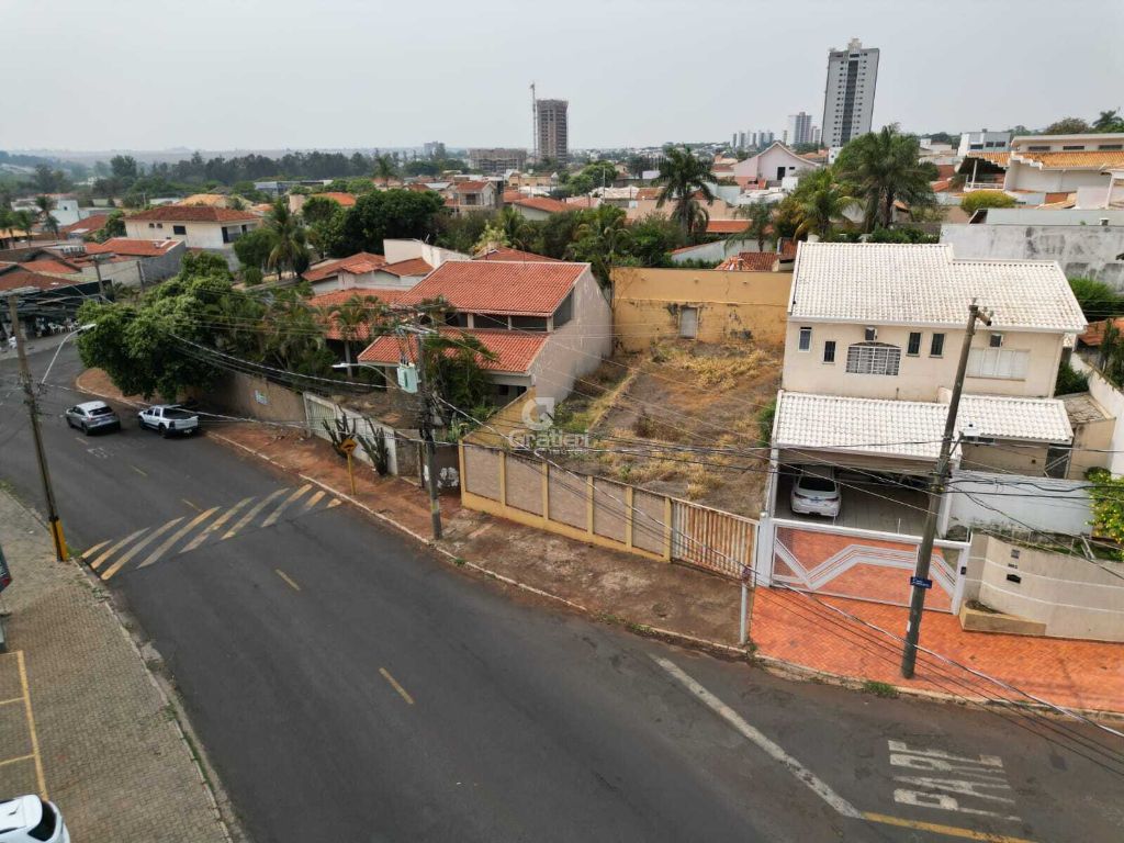 Terreno comercial na av. Henrique lupo
