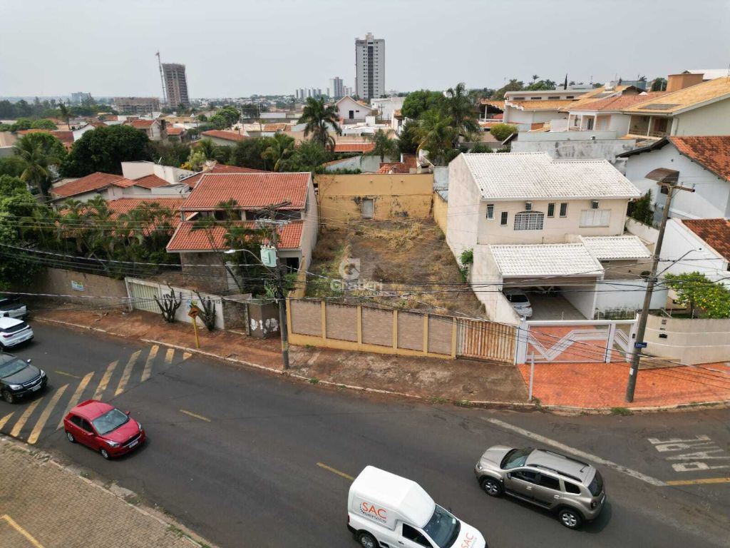 Terreno comercial na av. Henrique lupo