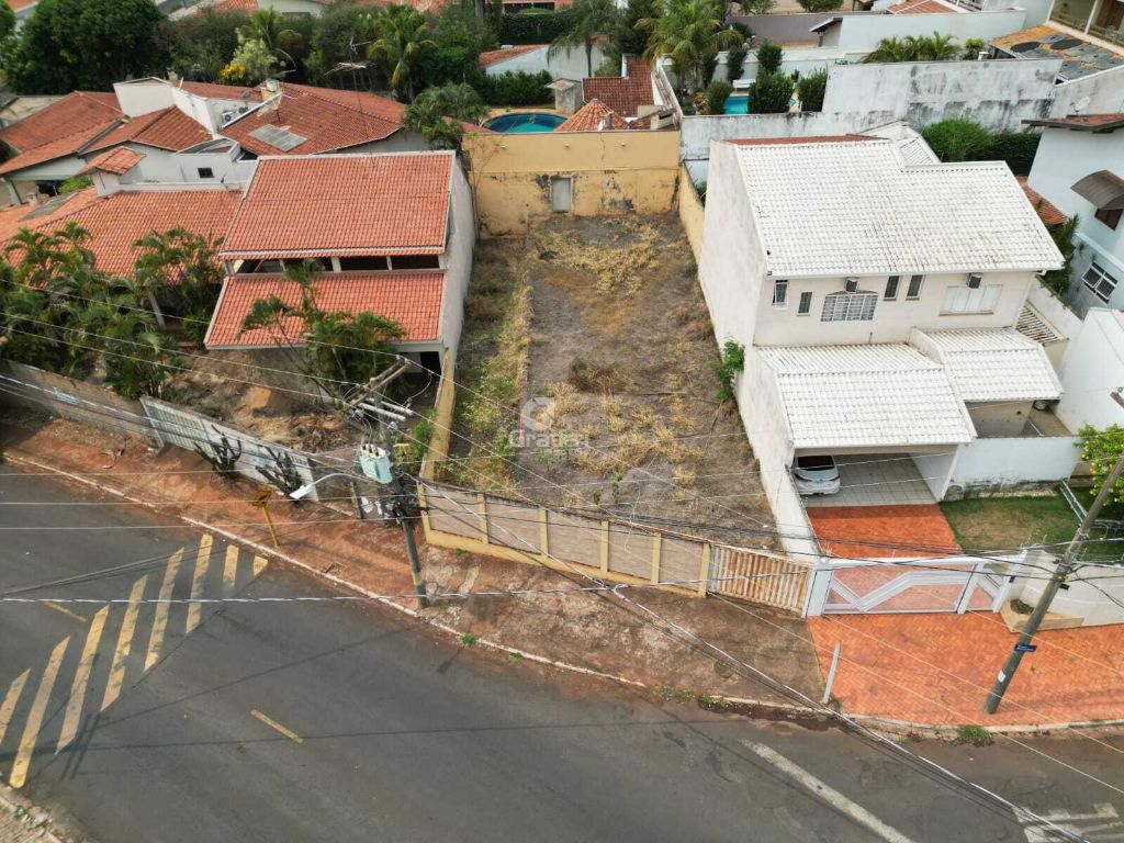 Terreno comercial na av. Henrique lupo